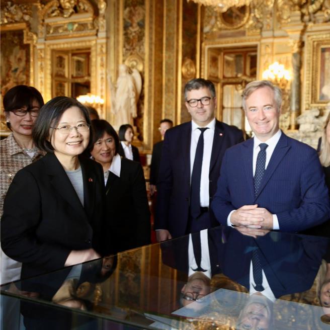 蔡英文参访法国参议院 ，期待台法友好这条路未来有更多同伴加入。截自蔡英文脸书