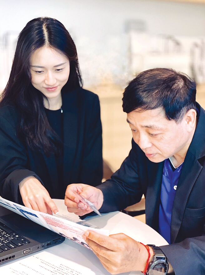 元大人壽攜手彰化銀行推動外溢保單及高齡友善服務。圖／元大人壽提供