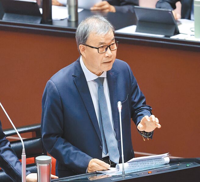 教育部长郑英耀。（姚志平摄）