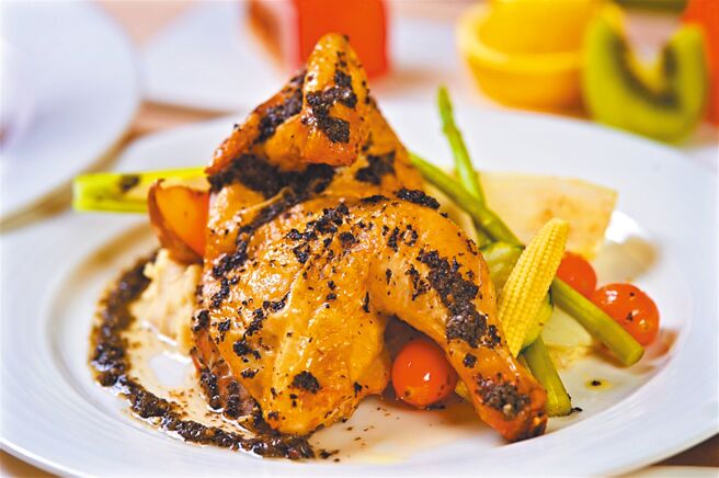 單人套餐「黑松露香烤半雞」，金黃酥脆外皮，佐上淡淡的奶油香氣，黑松露奢華芬芳縈繞舌尖。（神旺商務酒店提供）