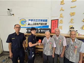 妇人偷走中秋节神明供品遭逮    嘉义城隍庙致赠警方1万元破案奖金