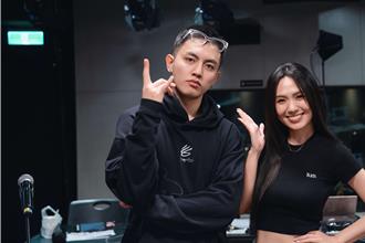 孙盛希被爆跟小鲜肉私下相约遛狗   抢先揭晓演唱会嘉宾是他