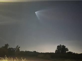 民眾抢拍紫金山彗星 意外捕捉大陆长征六号火箭身影