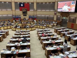 新北藍綠議員議場爆衝突  議長蔣根煌籲互相體諒、尊重