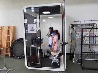 從提案到實現！蓮潭國中小學22萬KTV包廂試唱