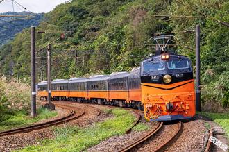 國寶總統花車、迪士尼主題列車、鳴日號等都出發 蒸汽火車也將景象重現