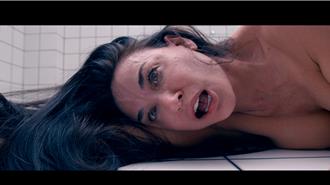 黛咪摩爾《懼裂》三點全露入鏡 挑戰容貌焦慮驚悚極限