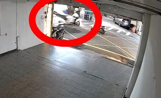 內湖車禍新視角！蛇行「掃倒騎士衝進店」 轟然巨響撞死3人