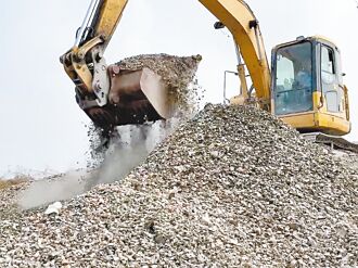 芳苑暴毙文蛤 堆成一座山