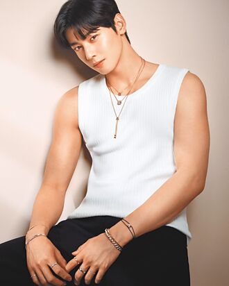 車銀優吊嘎搭CHAUMET 還是帥