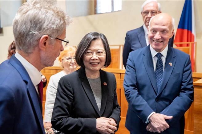 捷克參議員透露與蔡英文提到 台積電徳勒斯登設廠一事。截自蔡英文臉書