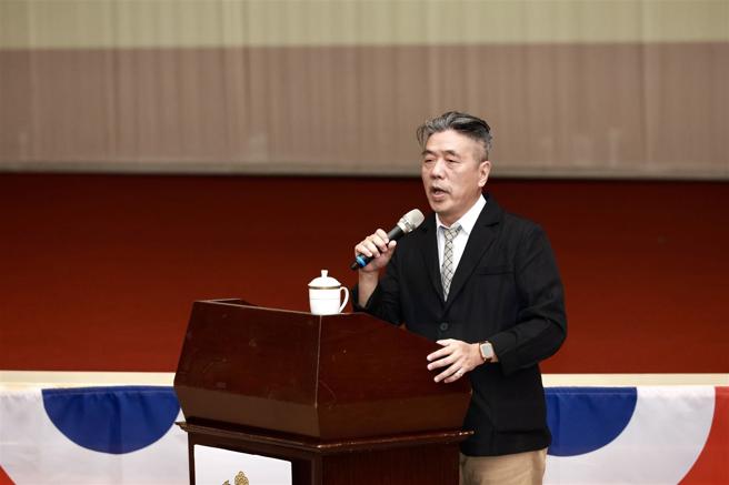 蘇紫雲說明，國人應了解國防政策重要性，並相互傳遞全民國防知識，才能建構全民防衛韌性。（記者蘇育玄攝）