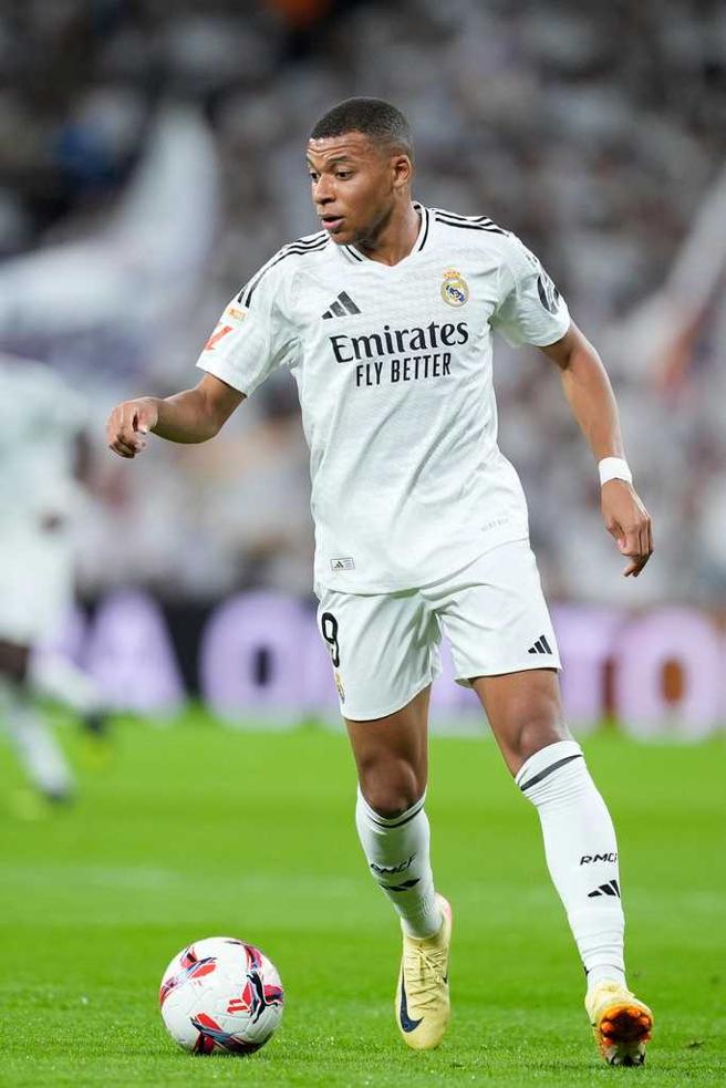 法国足球巨星姆巴佩（Mbappé）。