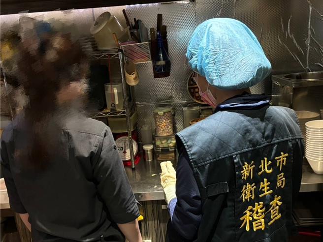 「檸檬草美食茶房」板橋店爆出食物中毒，新北市衛生局16日立即派員查核。（衛生局提供）