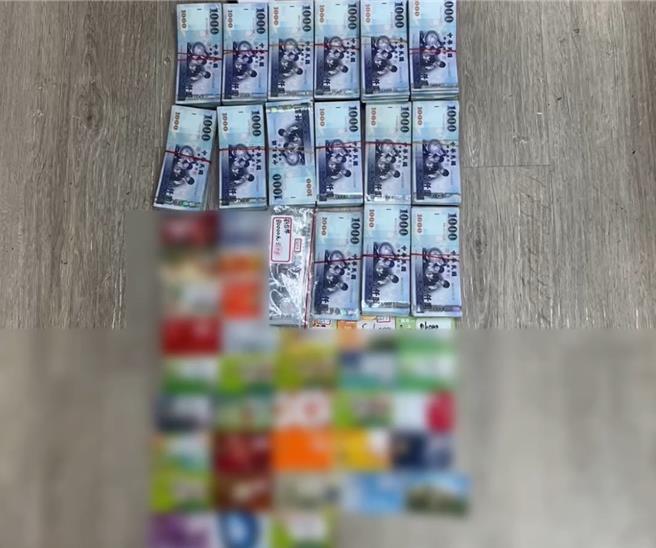 吴嫌带着赃款168万余元，以及人头帐户金融卡34张，跑遍各大超商ATM领款。（翻摄画面／纪爰高雄传真）