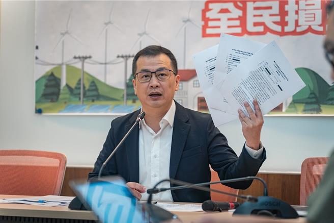 国民党立委罗智强今指控，达德能源起初拥有允能风场百分之百股权，过程不断释出股份直至归零，「这不是空手套白狼，什么是空手套白狼？」（罗智强办公室提供／陈薏云台北传真）