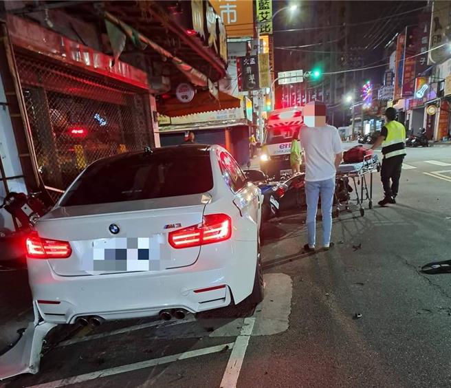 翁男凌晨駕駛白色BMW轎車酒駕肇事。（警方提供）