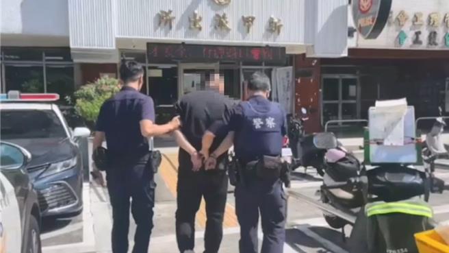 徐姓嫌犯被鳳山警方帶返所，全案依涉詐欺、洗錢防制法等罪嫌送辦。（翻攝畫面／紀爰高雄傳真）