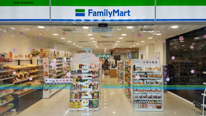 全家「霜淇淋体验店」推出喝的霜淇淋，网友尝鲜惊呼「根本就是奶昔」。（图：shutterstock／达志）