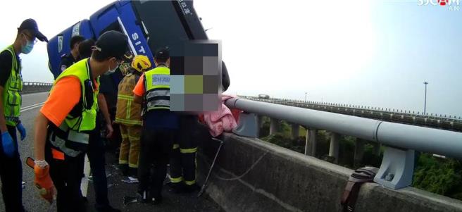  肇事砂石車司機命大僅擦傷。（民眾提供）