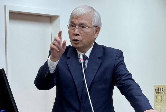 有接到总统电话吗？ 央行总裁杨金龙一时语塞，停顿几秒后还是全盘说出了。(洪凯音摄／洪凯音台北传真)