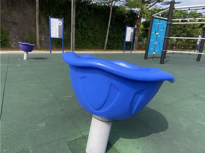 虐狗現場的轉轉杯。（孫英哲攝）