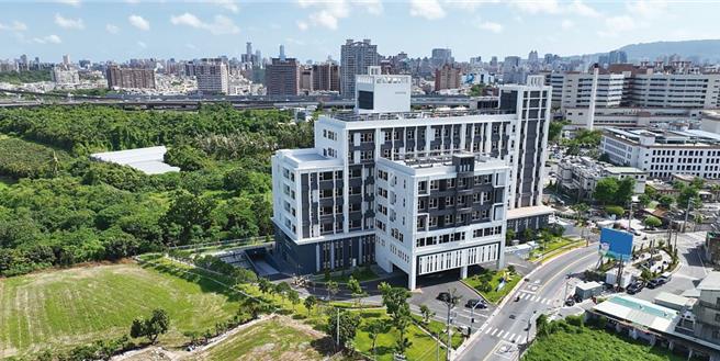 高雄荣总新建的健康照护大楼开工时挖出大量石棉等废弃物，向李姓原地主求偿，结果李姓地主脱产拒赔，法院判徒刑一年及赔偿4千万元。（本报资料照片，高雄荣总提供／郭良杰高雄传真）