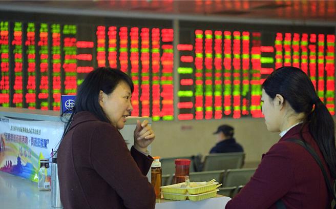 陆港股近期出现猛爆性大涨，然而又拉回修正。（图／中新社）