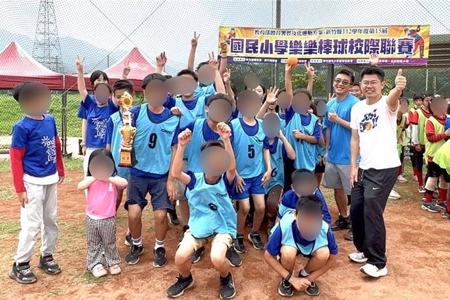 竹北市光明國小規畫樂樂棒球等五項完整體育教學系統，團得表現突出，獲得教育部體育署學校體育傳炬獎。（新竹縣政府供／羅浚濱新竹傳真）