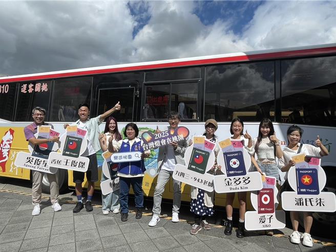 桃市邀國際Vlogger搭台灣好行推桃園觀光。（呂筱蟬攝）