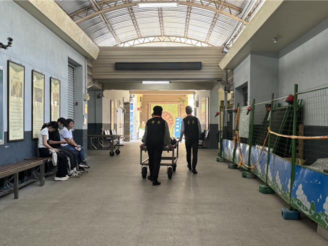 台中市崇德殡仪馆最近几个月陆续进行冷冻库改建工程。（冯惠宜摄）