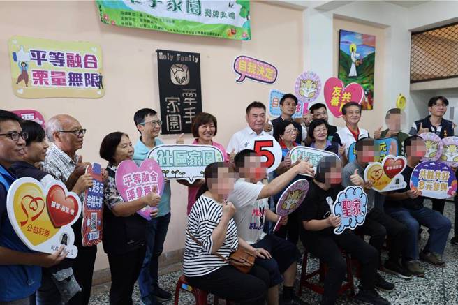 苗栗縣政府成立的第5處牽手家園落腳竹南鎮，17日由苗栗縣長鍾東錦主持啟用。（謝明俊攝）