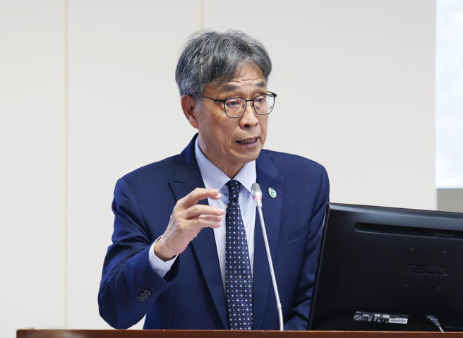 农业部长陈骏季17日在立法院答询。（姚志平摄）