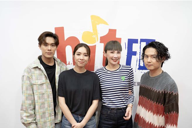 告五人日前作客「OH夜DJ」魏如萱节目宣传新歌。（Hit Fm联播网提供）