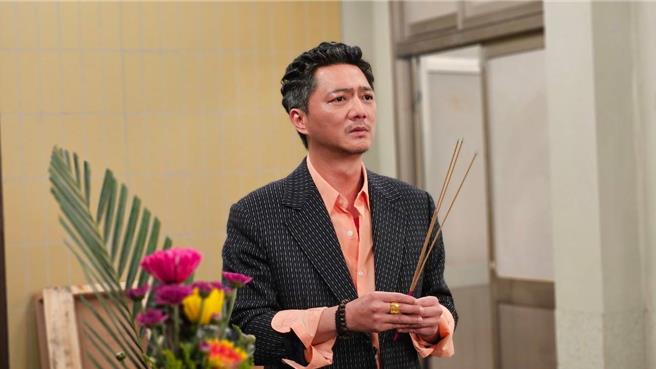 蓝苇华《爱的荣耀》饰演重情重义的蔡龙大哥。（民视提供）