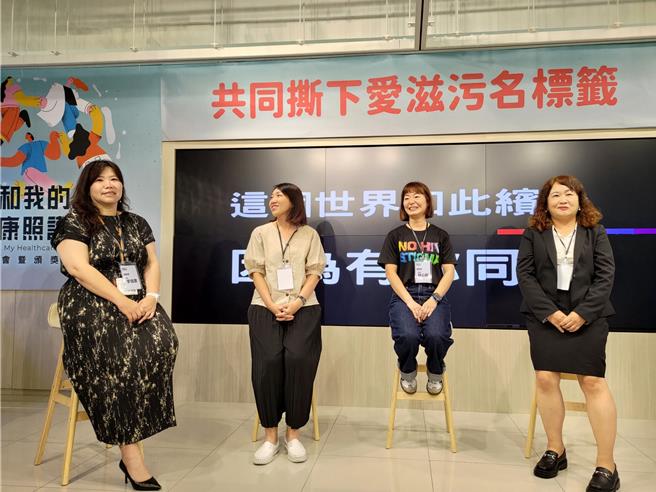 第三屆「我和我的健康照護者」提名活動於今日（17）下午舉行頒獎典禮，台灣今年共4組得獎者。（紅絲帶基金會提供／李念庭台北傳真）