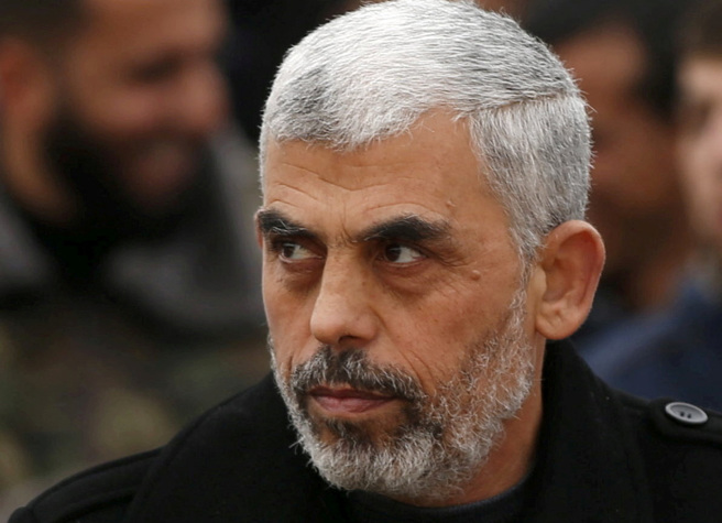 2016年1月7 ，哈瑪斯領導人辛瓦出席加薩地帶南部汗尤尼斯 (Khan Younis) 舉行的集會資料照。（路透社）