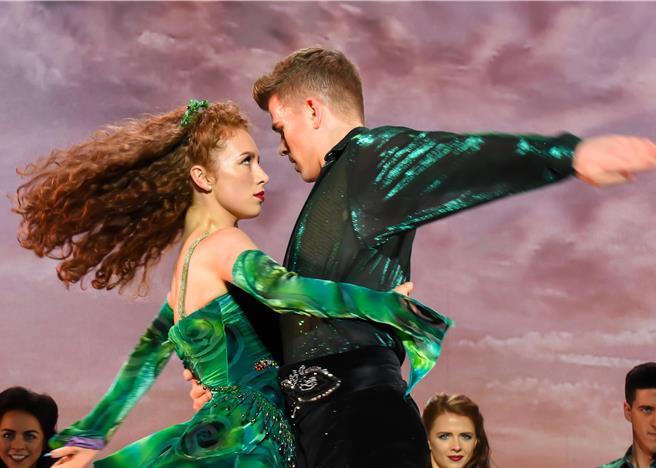 《大河之舞》将让大家看见最原始的爱尔兰舞蹈。（宽宏艺术提供）