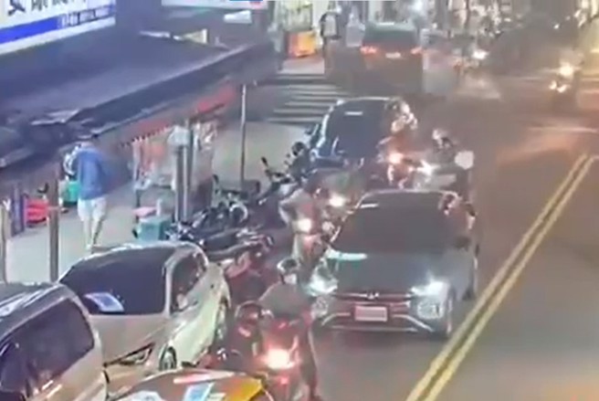内湖无照偷开车撞死3人，15岁少年：会车会紧张。（图／简铭柱翻摄）