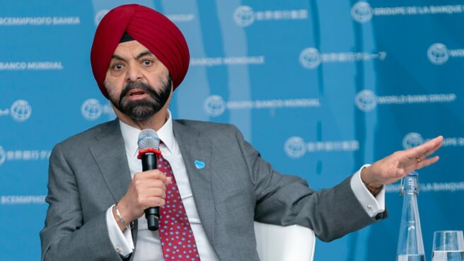 世银总裁彭安杰受访表示，世银将改变内部放款准则，预计未来十年将释出额外300亿美元的贷款额度，以协助开发中国家与新兴市场对抗气候变迁和其他全球挑战。图／美联社