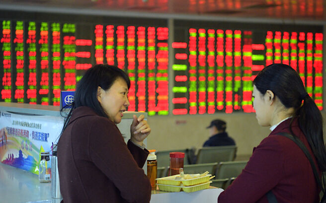 陸港股近期出現猛爆性大漲，然而又拉回修正，在震盪的過程中，法人和散戶對陸股關注度有增無減。圖／中新社