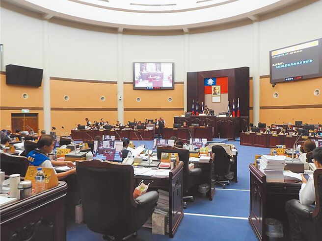 花蓮縣議會定期大會17日登場，開議首日縣府將針對近期3項重大議題專案報告，包含農產運銷公司缺失與檢討、環保餐具清洗中心執行進度及振興券等。（本報資料照片）