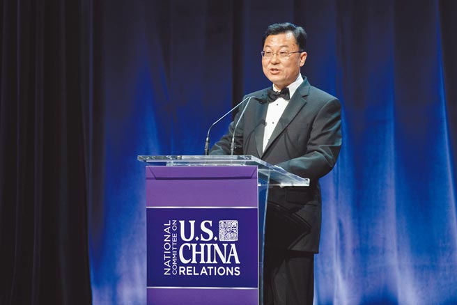 美中關係全國委員會當地時間15日在紐約舉行2024年度頒獎晚宴，中國駐美大使謝鋒現場宣讀中國國家主席習近平賀信並致詞。（中新社）
