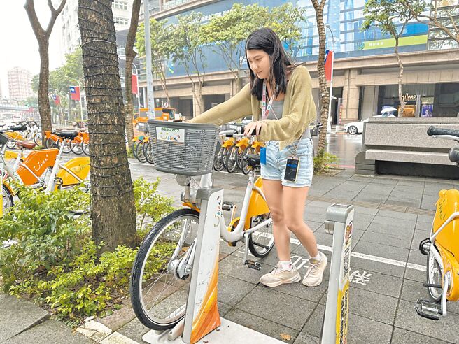 新北市YouBike将朝恢復前30分钟免费方向调整，交通局将严加督导微笑单车公司研拟调度计画，最快2025年第一季上路。（高钧麟摄）