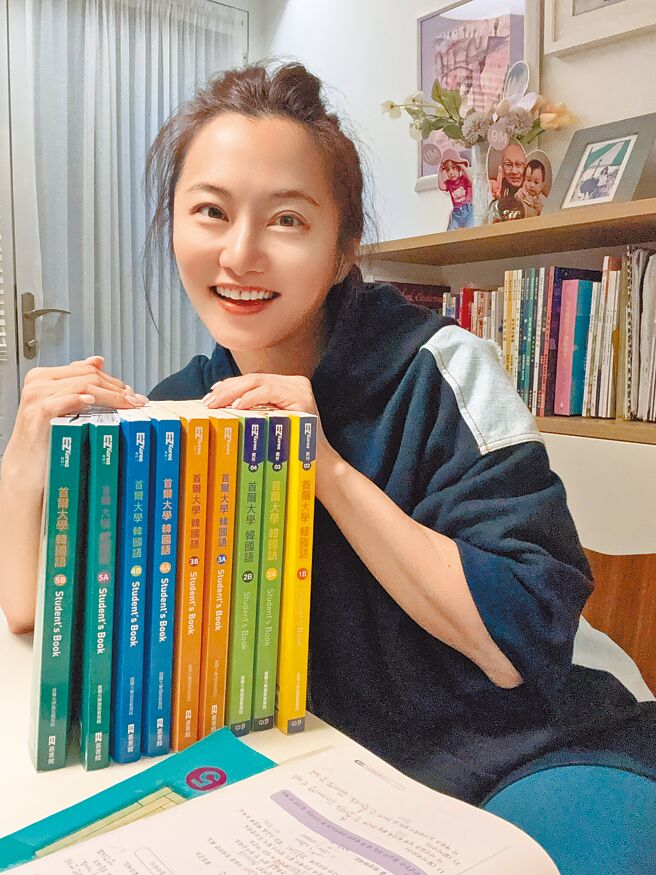 赵小侨勤学韩文9年，目前已经上到高阶班。（经纪人提供）