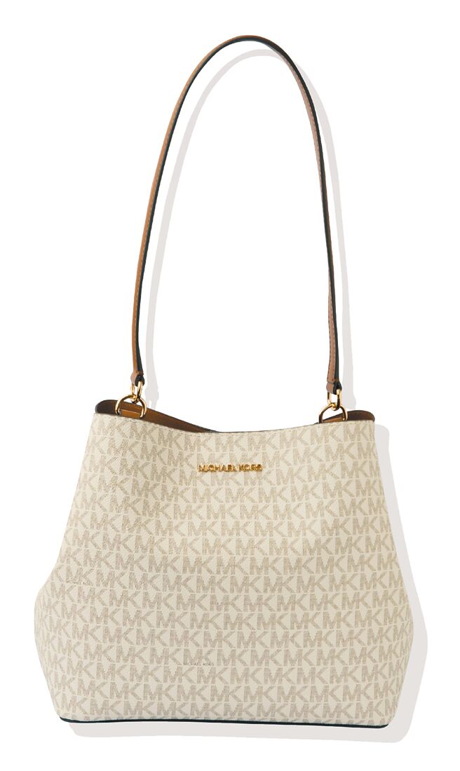林口三井Outlet推MICHAEL KORS「經典印花手提包 」，原價2萬3700元、優惠價9480元。（三井提供）