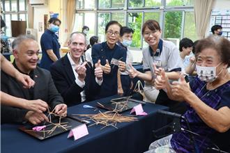 台灣超高齡社會來臨 美國衛福訪慈濟清水日照中心