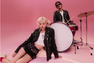 新歌驚喜合作Bruno Mars《APT.》！BLACKPINK ROSÉ大膽親下去