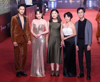 金鐘59／籃球女孩洗菜低胸爆出！牽全明星男神潘君侖互尬上半身