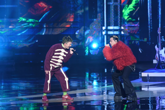 金鐘59／許富凱萬聖造型唱〈樹枝孤鳥〉遭網毒評：有點猥瑣